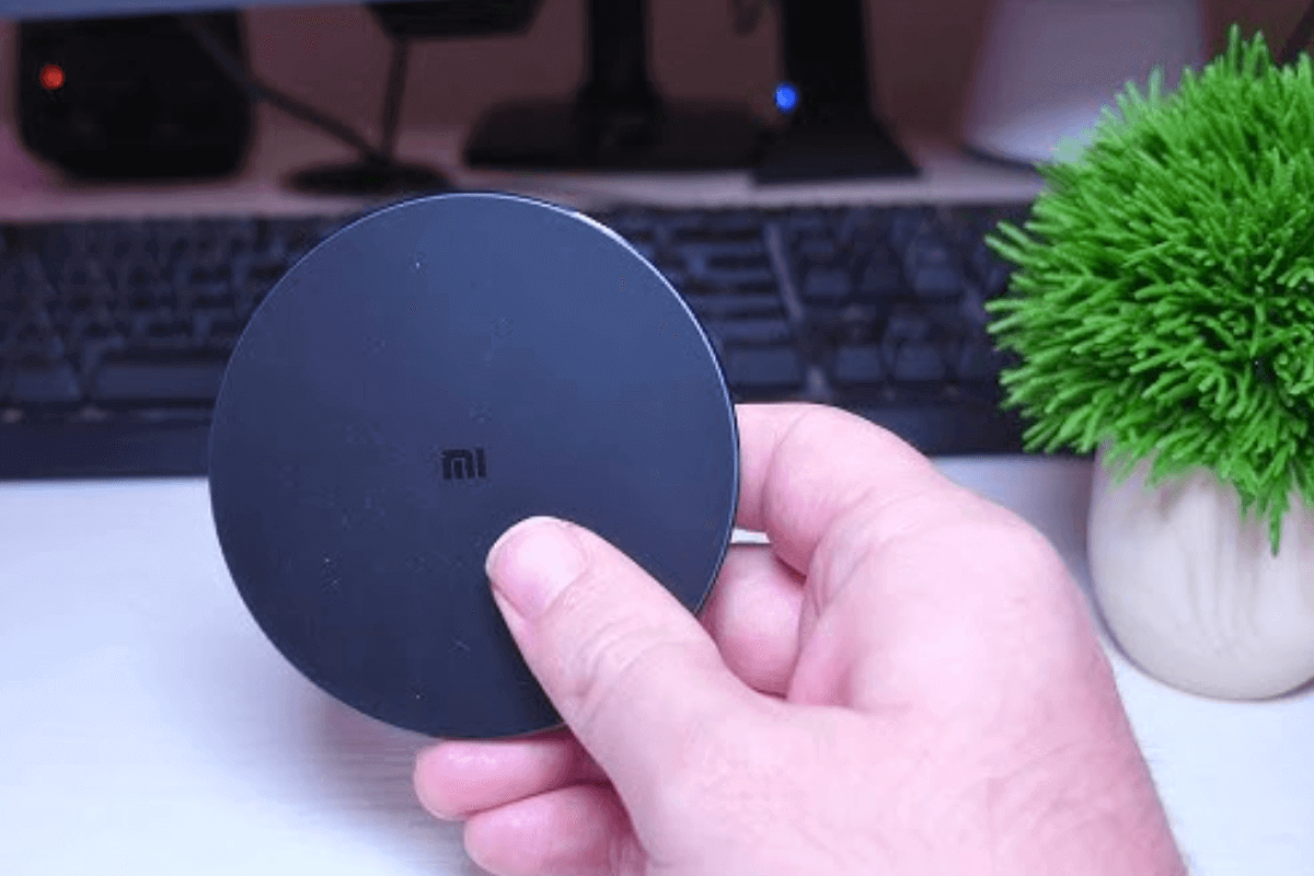 10 лучших устройств для беспроводной зарядки на 2024 год - Xiaomi Mi Wireless Charging Pad — отличается высокой мощностью и доступной ценой