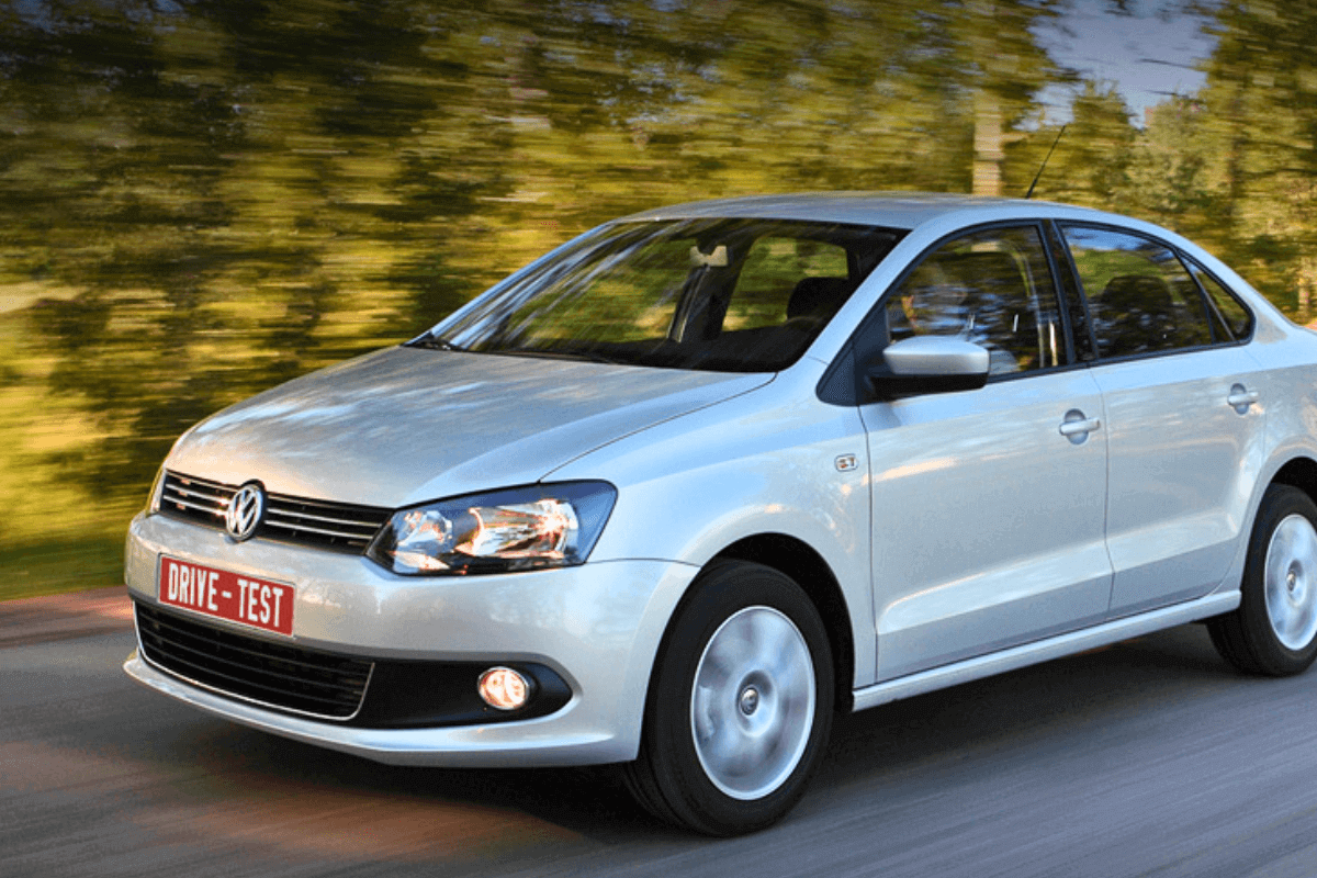 Выбор первого автомобиля для девушки: топ-10 бюджетных вариантов - Volkswagen Polo — качественный и экономичный вариант с отличной сборкой