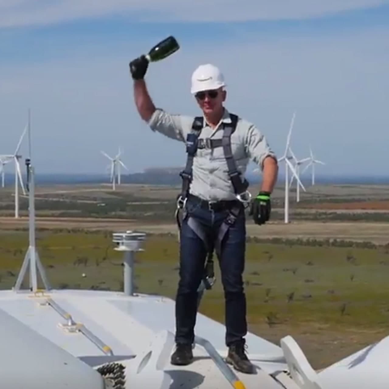 Джефф Безос и ветряная электростанция