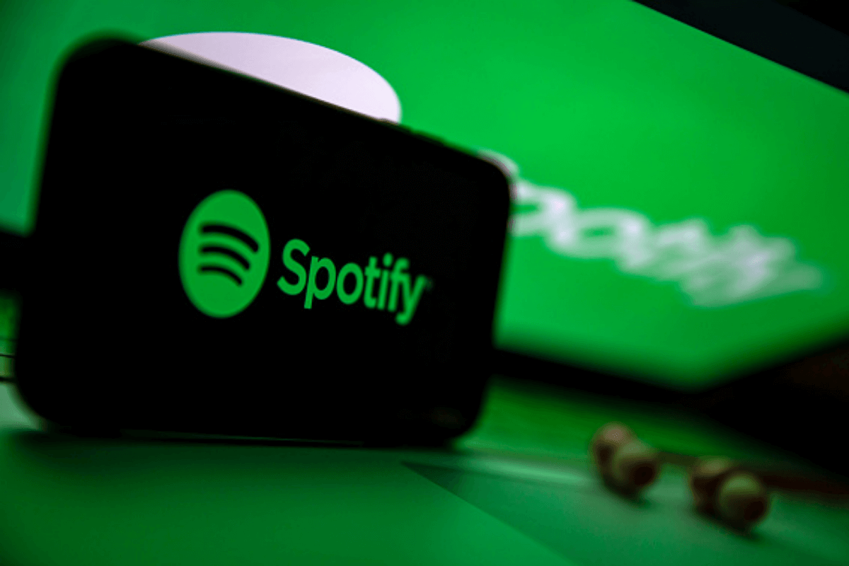 Подборка лучших видеороликов про историю успеха музыкального стриминг-сервиса Spotify
