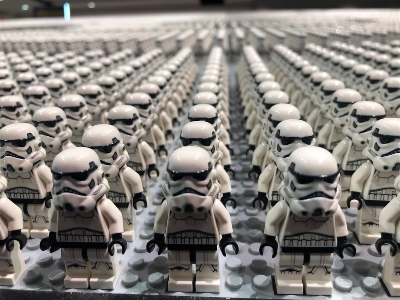 Самая большая армия клонов Lego